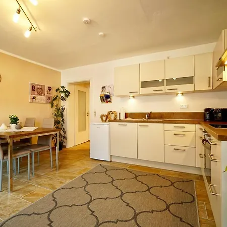 Ferienwohnung Am Schlossfelsen Apartment *